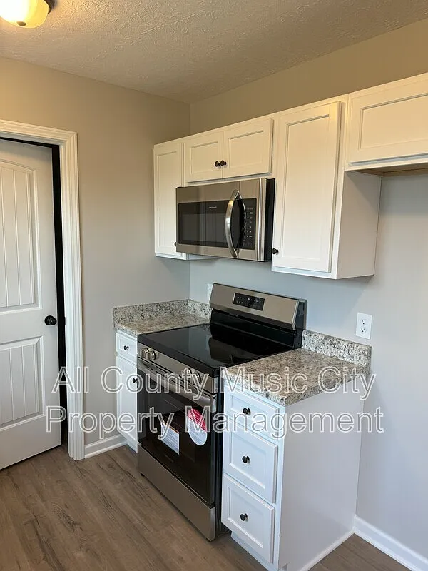 3 bed, 2.0 bath, 1176 sqft, $1,750 — Photo 3