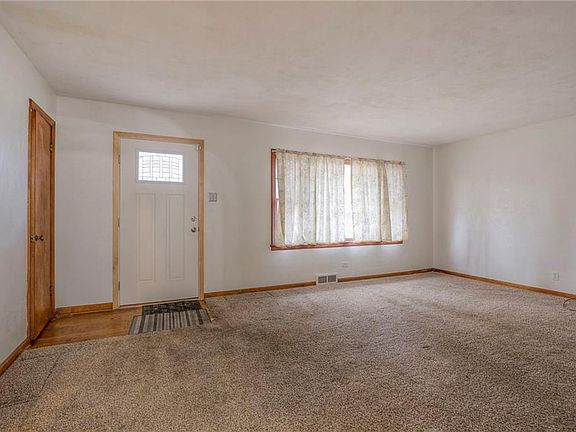 4th image of 10615 Eastern Ave