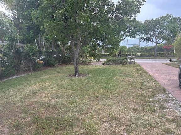 3rd image of 729 SE 2nd Avenue