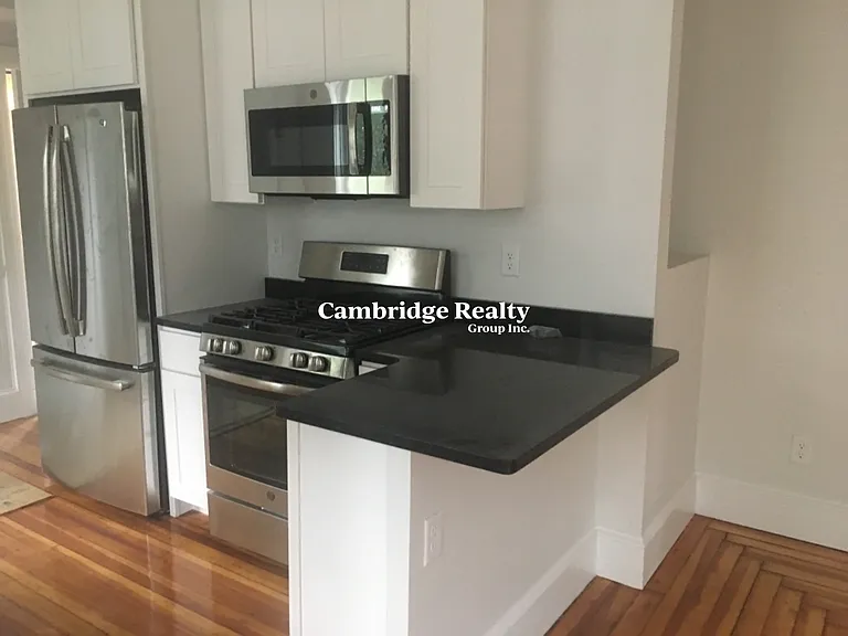 17 Ashland St #1T — Photo 1