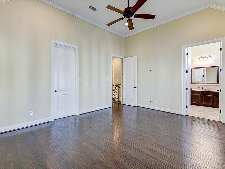 2306 Couch St — Photo 14