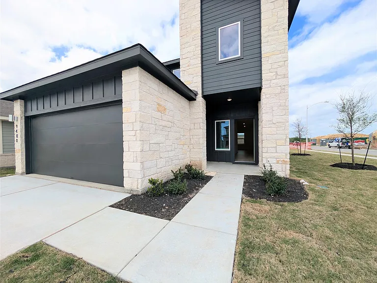9400 Oxbow Strap Dr — Photo 4