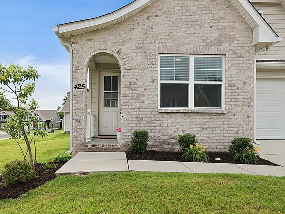 3rd image of 425 Multrees Pl