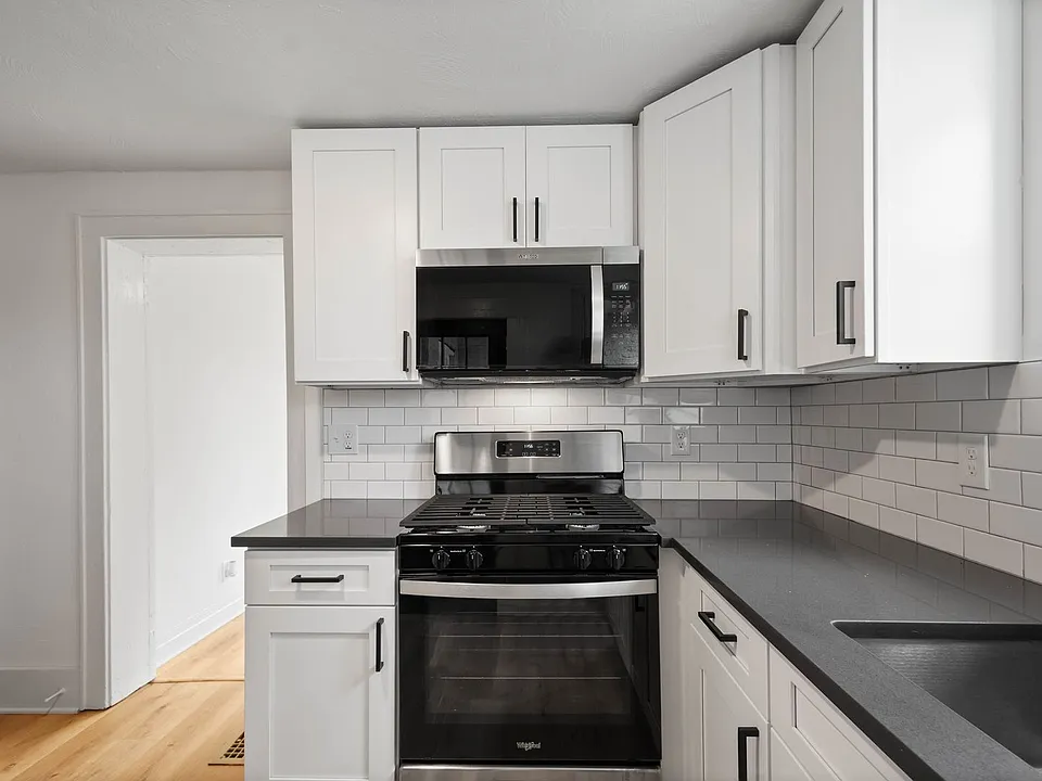 1109.5 McNeilly Ave