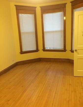 3rd image of 1236 W Oakdale Ave