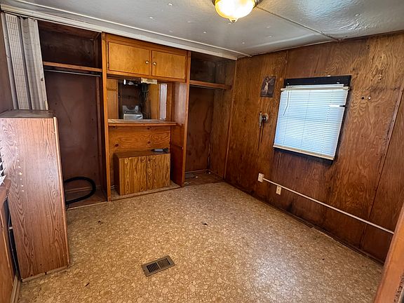 3rd image of 7 Webb Cir