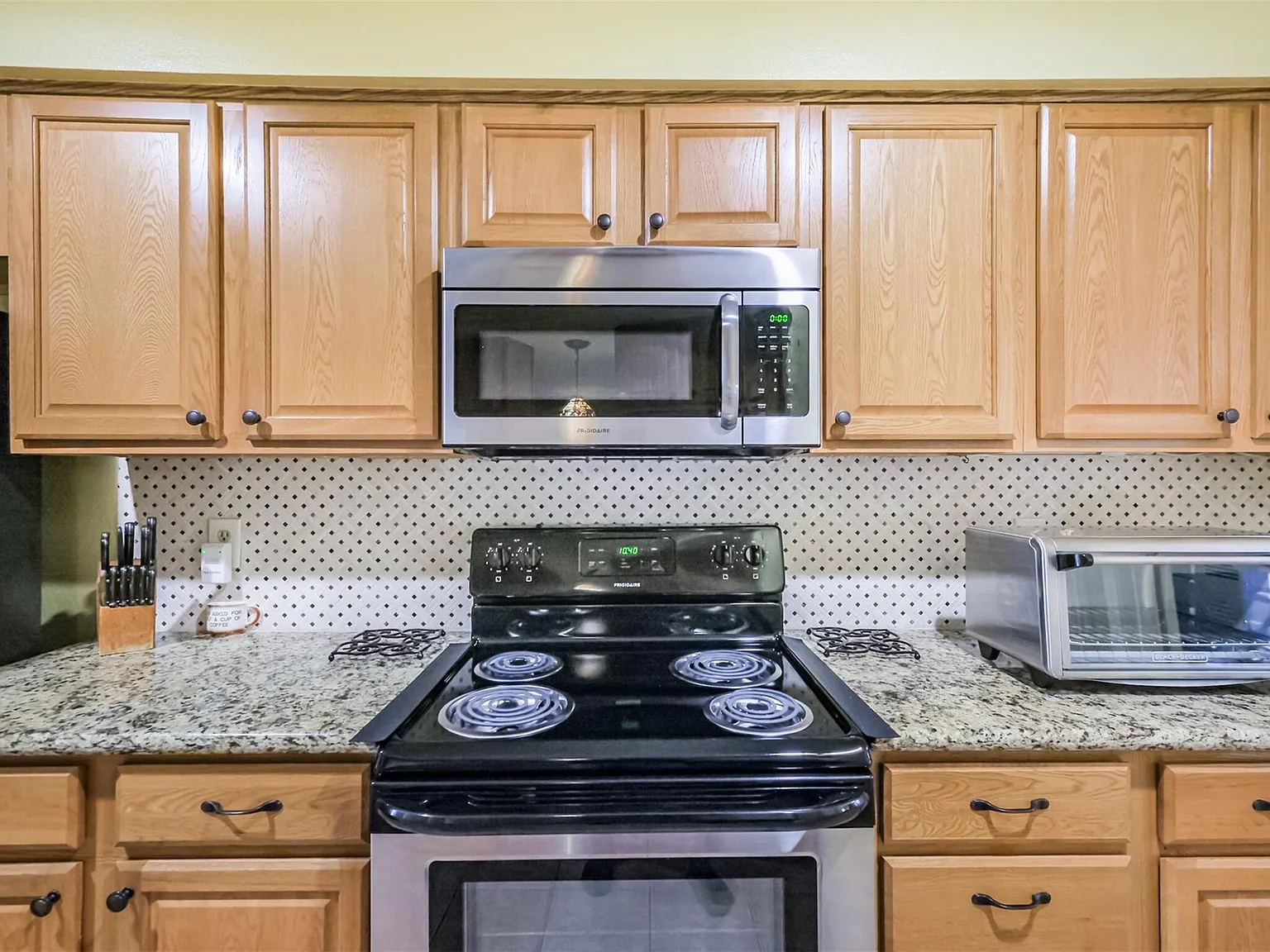 3 bed, 2.5 bath, 1978 sqft, $2,200 — Photo 3