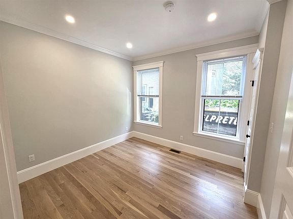4th image of 147 Webster Ave