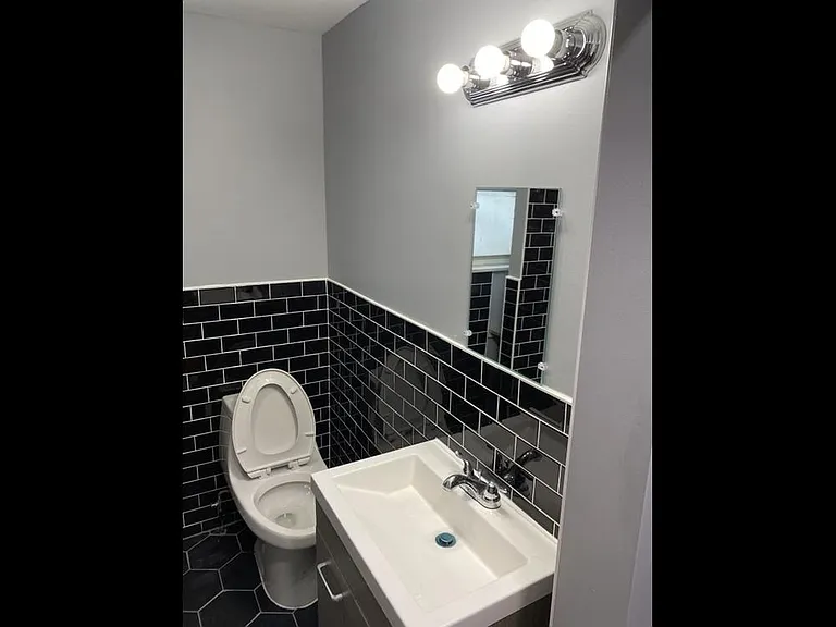 831 Winton St — Photo 11