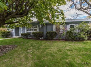 27 School St, Johnston, RI 02919