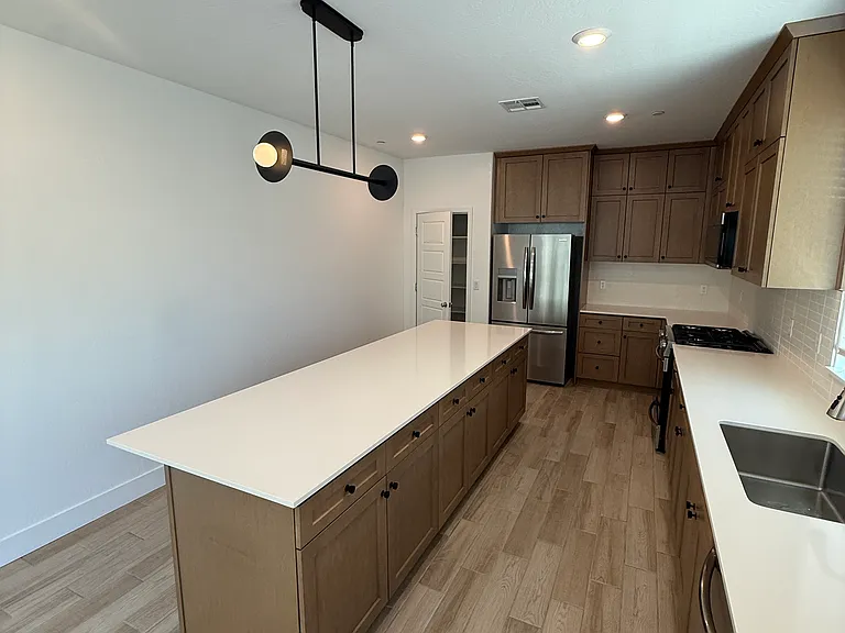 2762 E Tamarind Dr — Photo 7