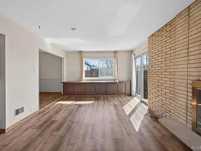 15226 Everly St — Photo 7