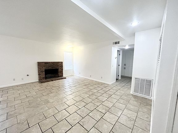 4th image of 853 Douglas Ct