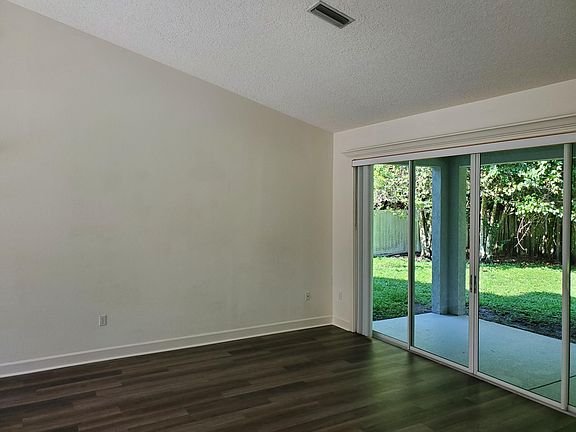4th image of 105 Shady Pkwy