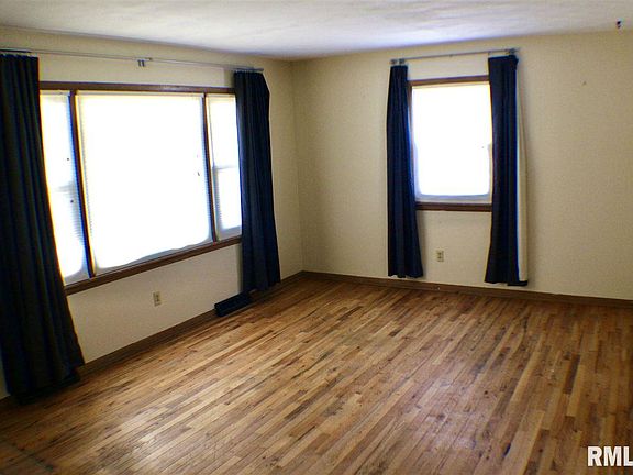 3rd image of 3916 W Rusholme St