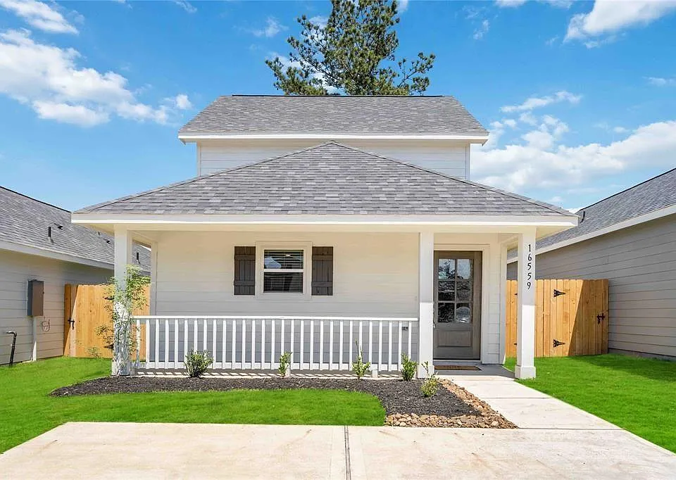 16559 Colleen Pl