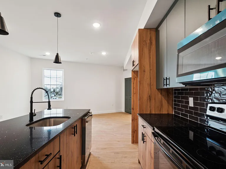 4181 Mantua Ave #6 — Photo 4