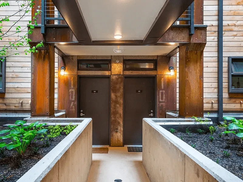 Brooklyn Yard — Photo 4