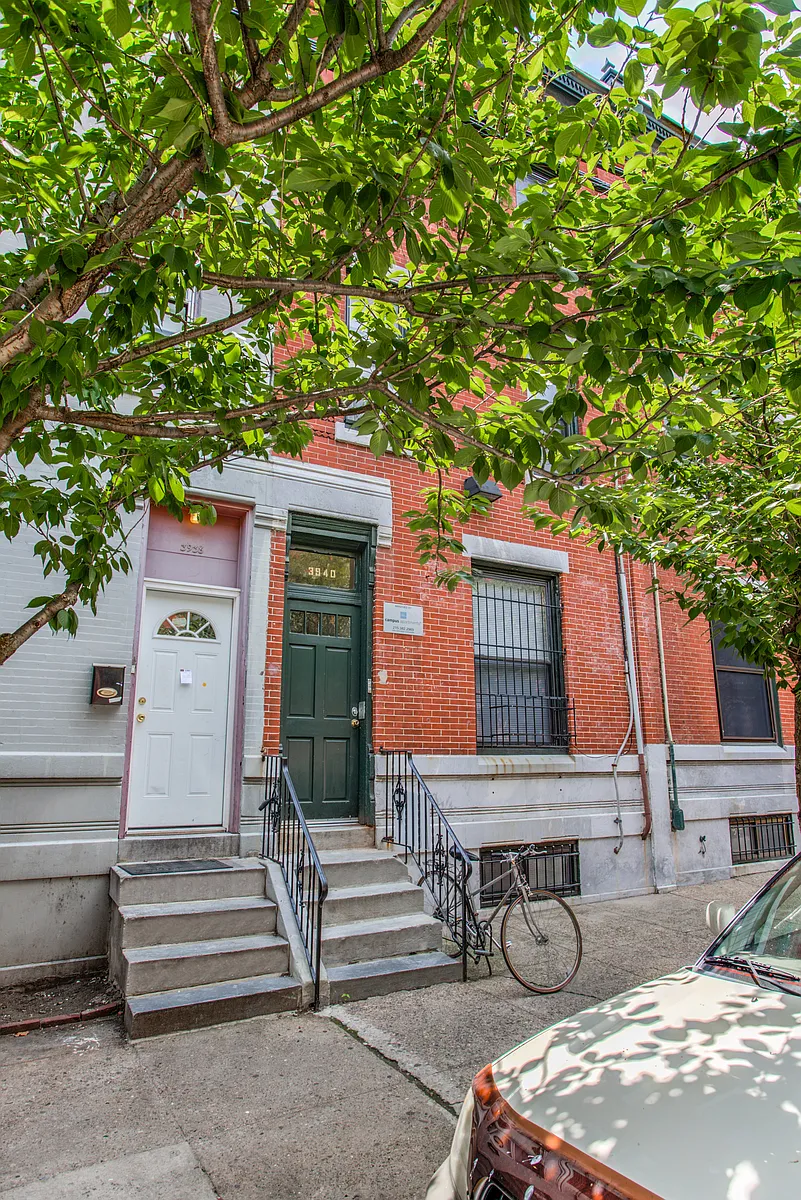 Building Photo - 3940 Pine St #1F