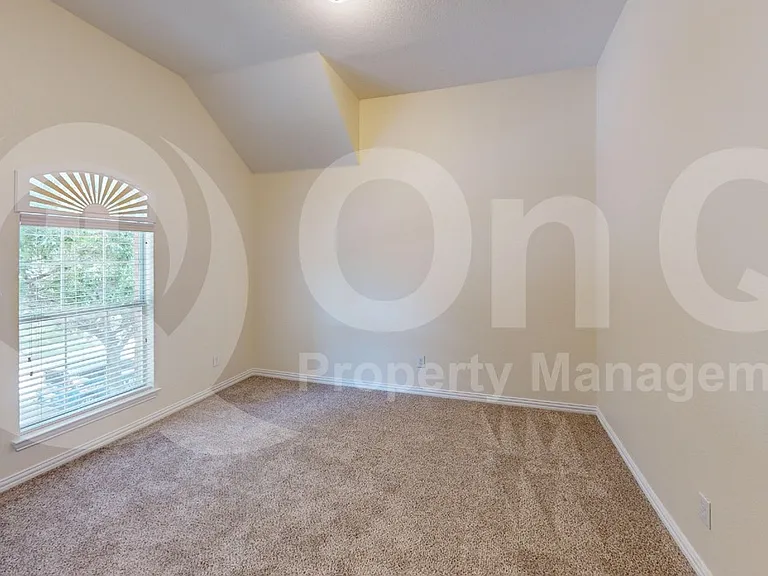 740 Peco St — Photo 14