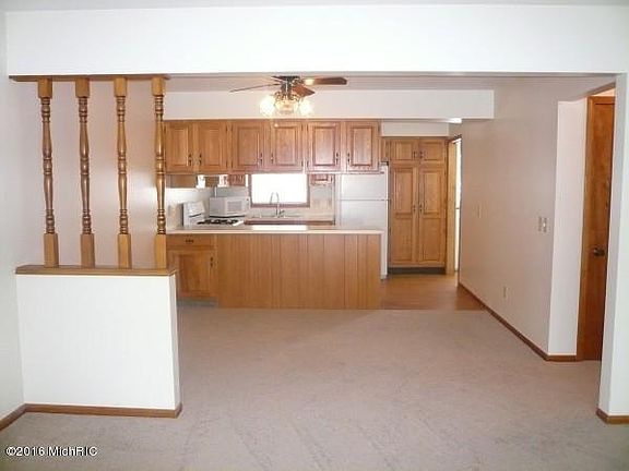 4th image of 5870 Leisure South Dr SE