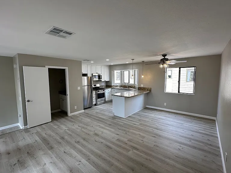 455 E St #4 — Photo 7