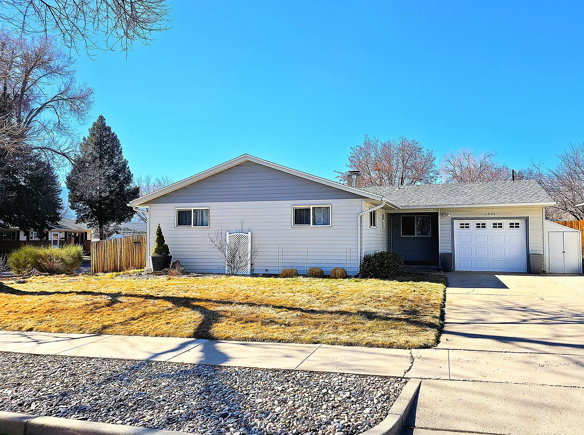 Meticulously landscaped - 2802 Pennsylvania Ave