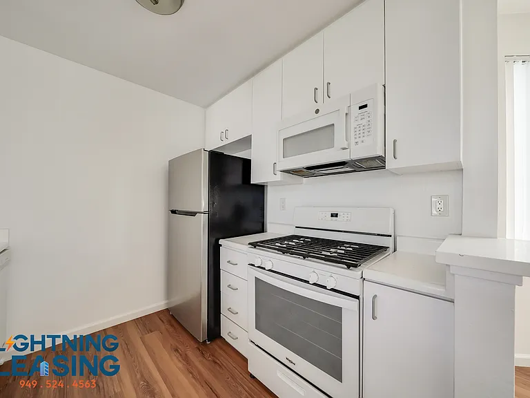 7370 Hawthorn Ave #305 — Photo 5
