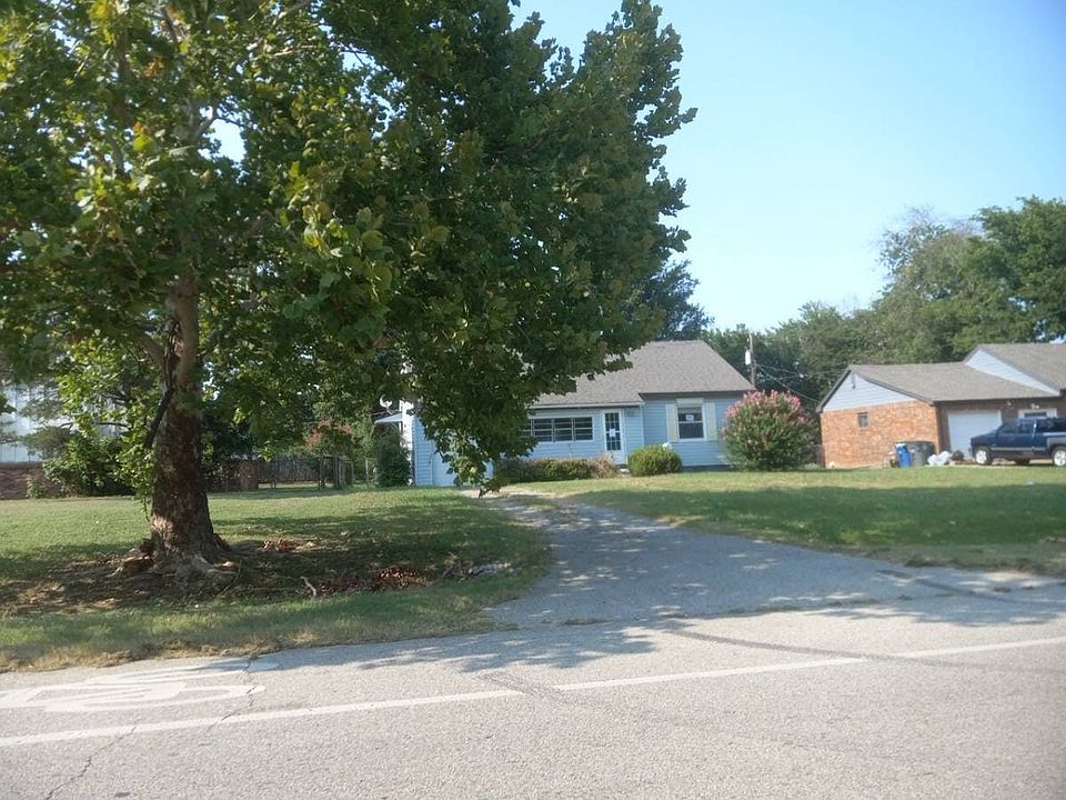 1st image of 231 E Mohawk Blvd