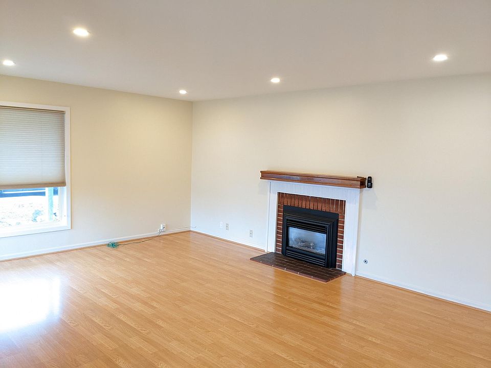 1st image of 202 Hilton Ave