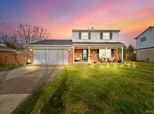 45560 Keding St, Utica, MI 48317