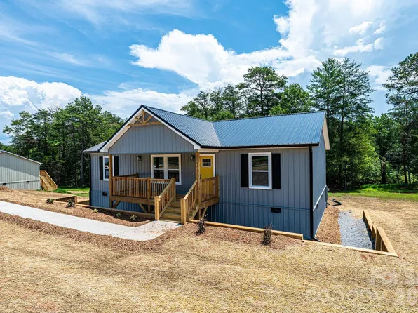 2047 Bailey Dr, Hickory, NC 28601