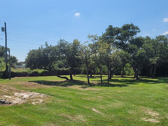 5th image of 405 Charlotte Dr