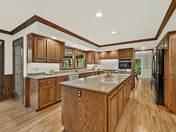 2nd image of 2565 Northridge Ln NE