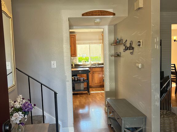 3rd image of 1915 Tanglewood Ln