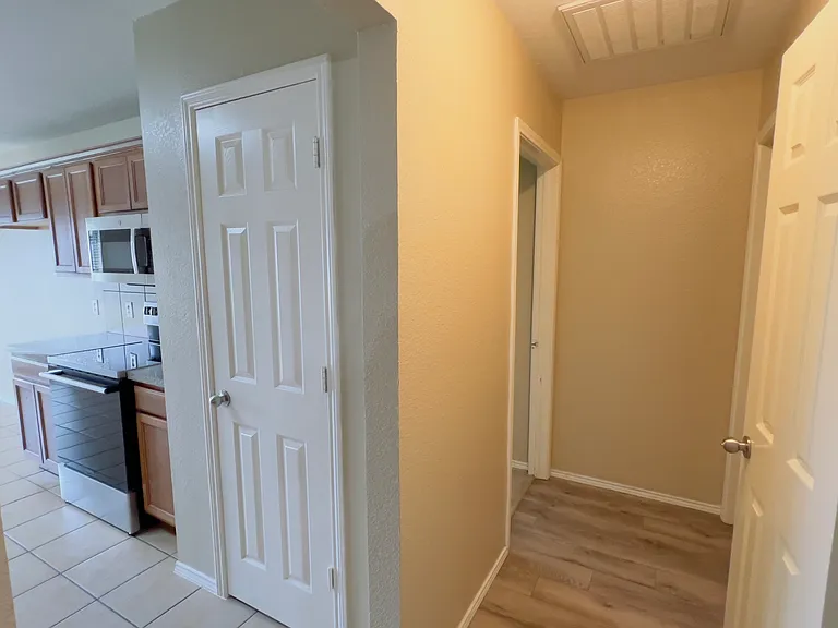 1210 Antoinette Dr — Photo 8