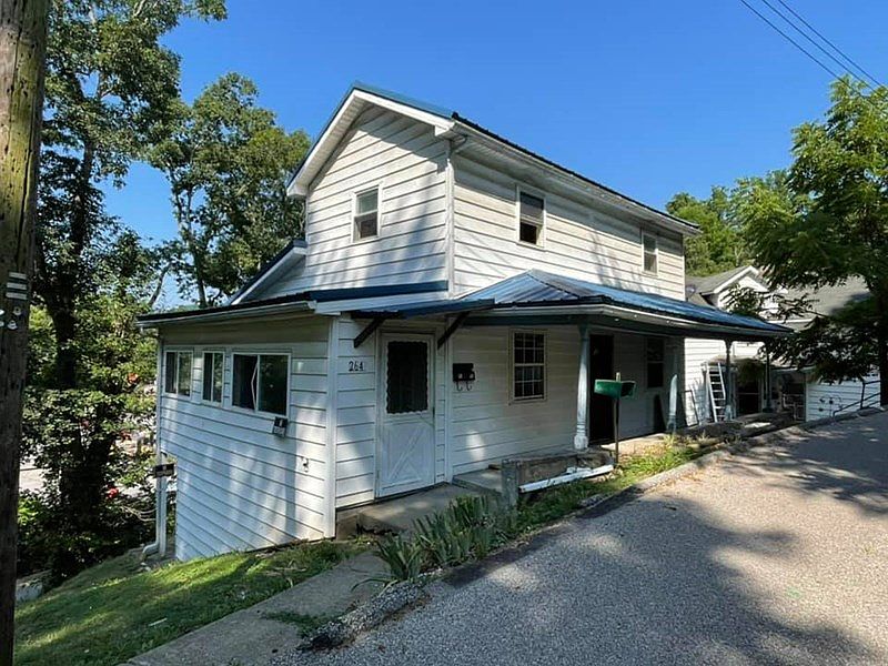 1st image of 264 Chapman Ave