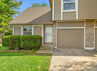 607 SE Bayberry Ln APT A, Lees Summit, MO 64063