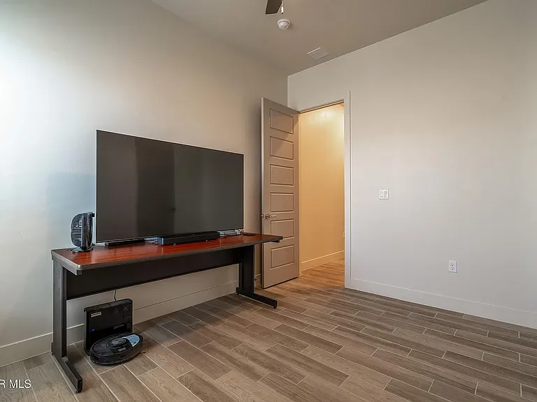 824 Durham Way — Photo 32