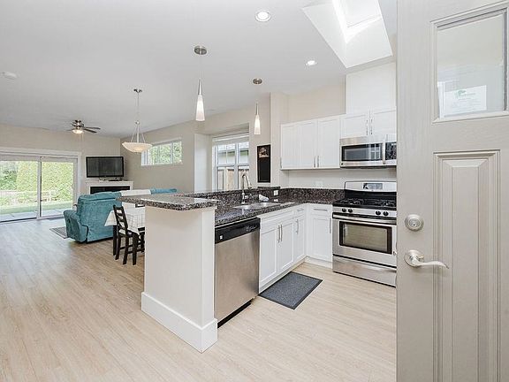4th image of 757 Gerussi Ln