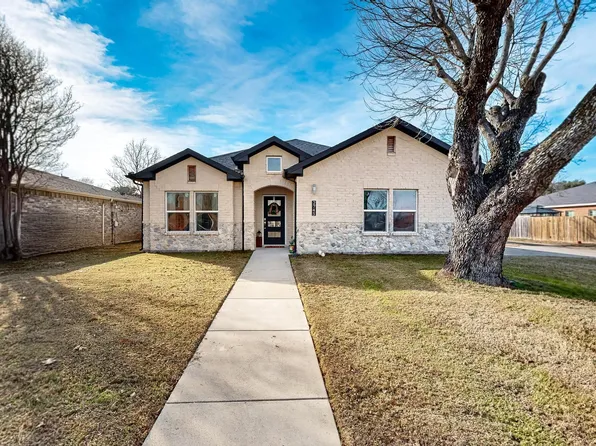 2745 Town North Dr, Lancaster, TX 75134
