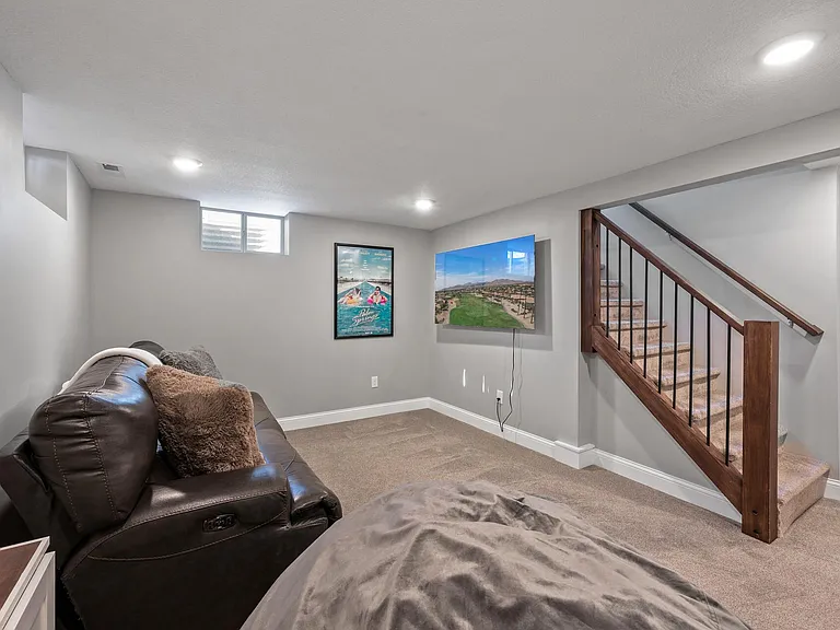 South Ln — Photo 22