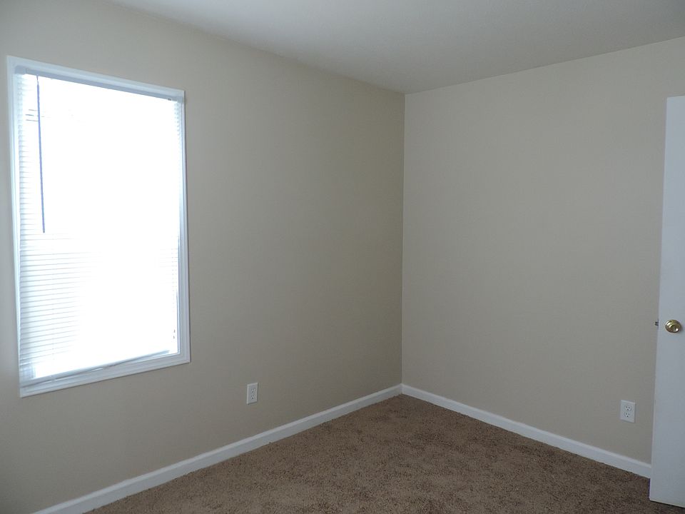 1st image of 609 W Marion St