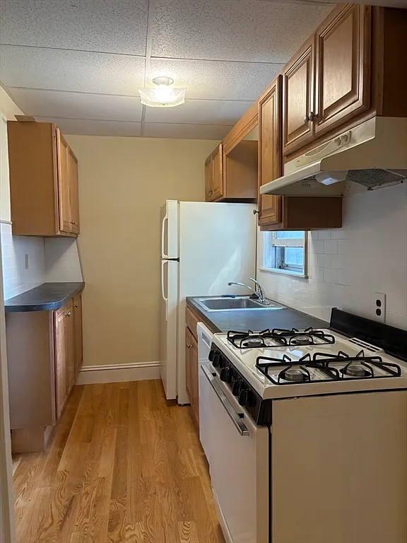 1 bed, 1.0 bath, 9999 sqft, $2,100 — Photo 4