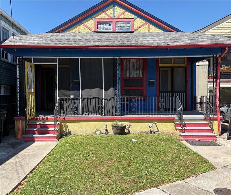 1st image of 823 Olga St