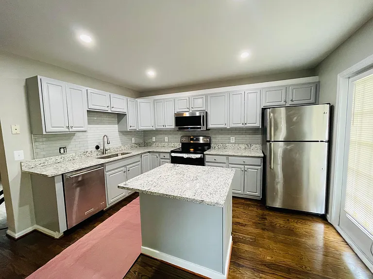 302 Regina Ln — Photo 2