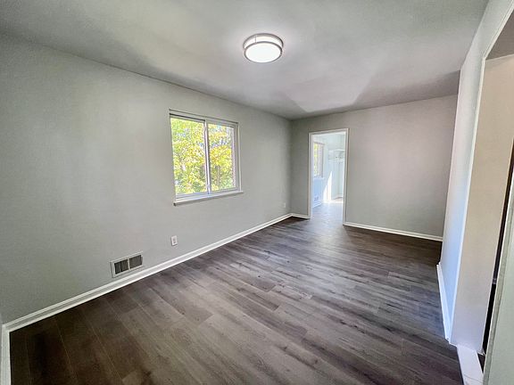 4th image of 2600 S Eads St #3A