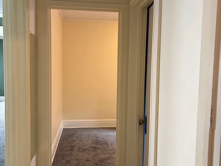 327 Laburnam Cres — Photo 11