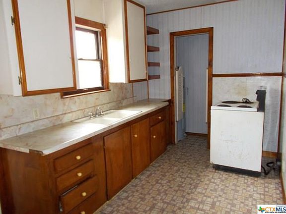3rd image of 1806 Woodlawn St #4