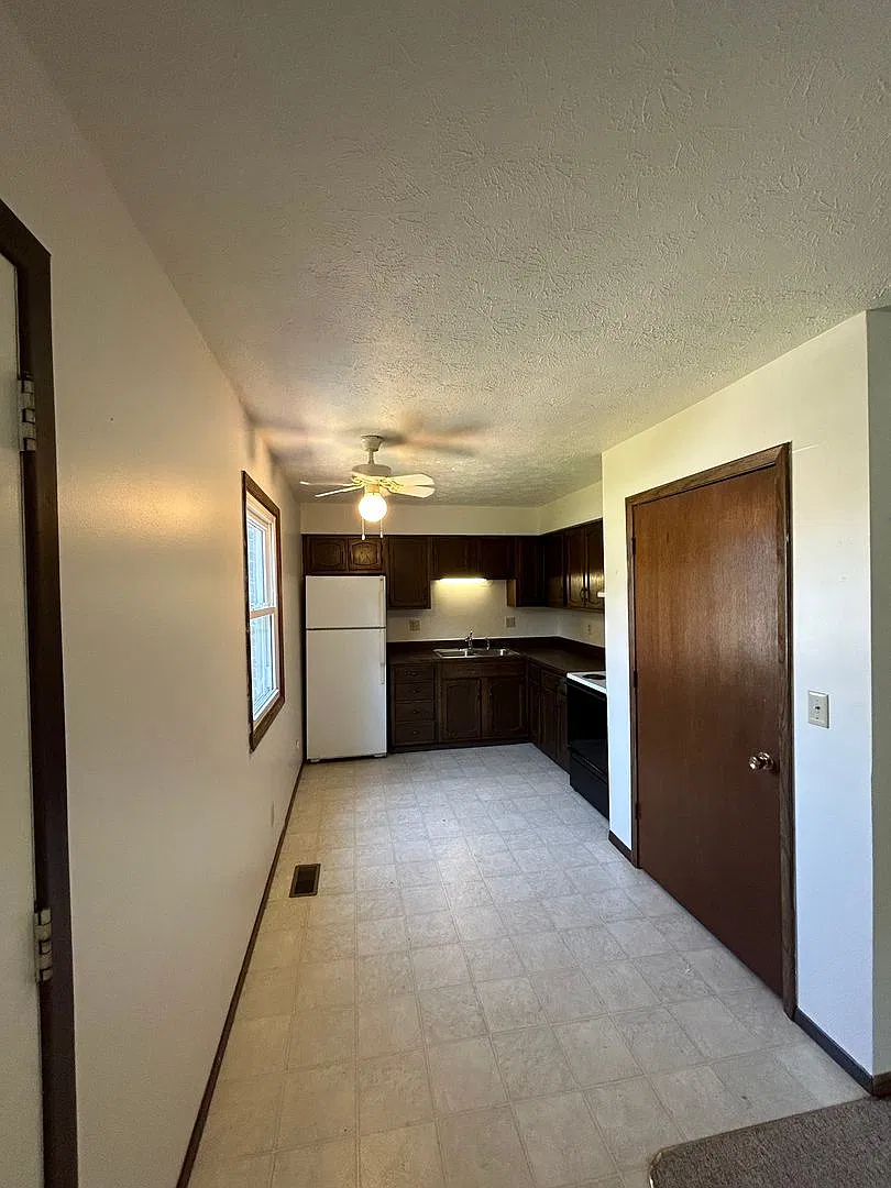 Spacious 2 Bedroom Apartment — Photo 2